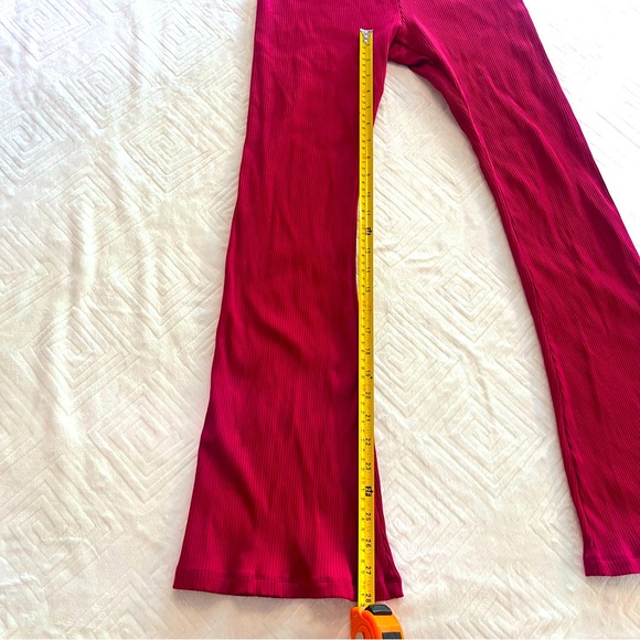 ***💲BOGO💲*** PINK Ribbed flare legging - Picture 6 of 6